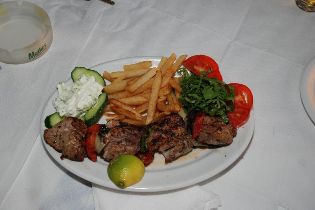 Socrates Apartmens & Restaurant Milatos Bagian luar foto