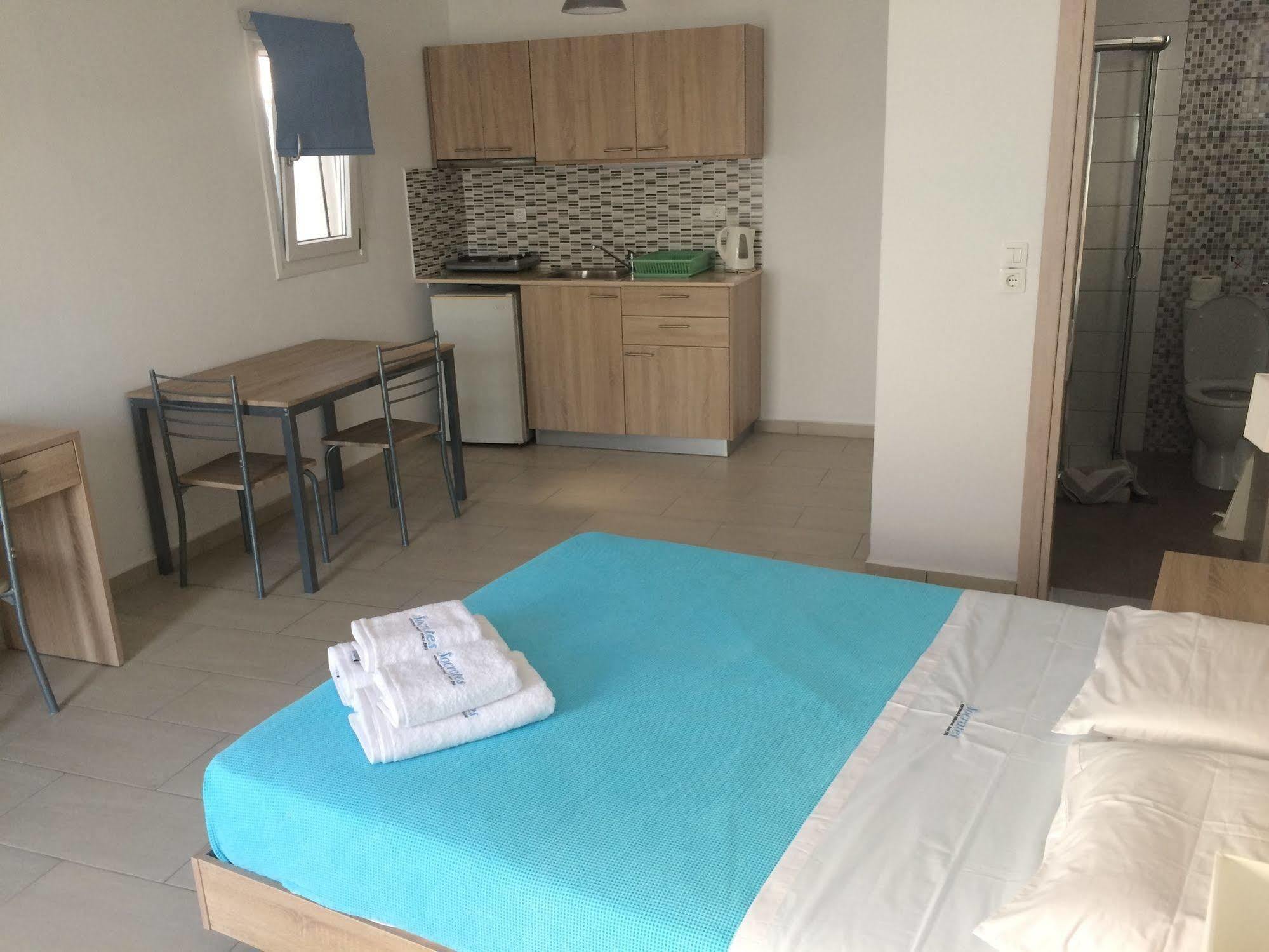 Socrates Apartmens & Restaurant Milatos Bagian luar foto