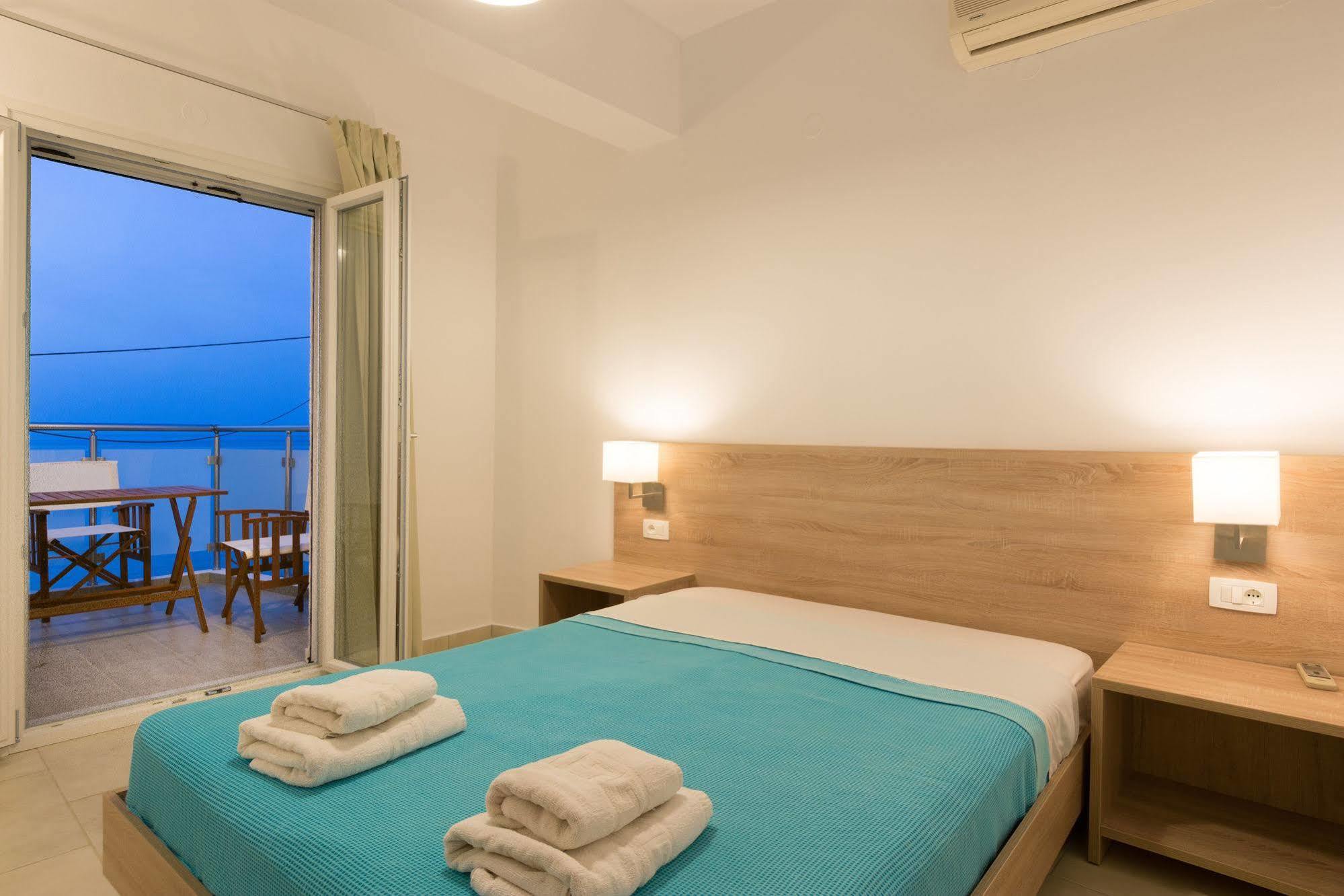 Socrates Apartmens & Restaurant Milatos Bagian luar foto