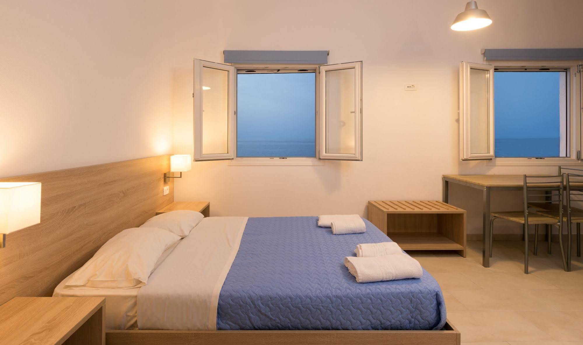 Socrates Apartmens & Restaurant Milatos Bagian luar foto